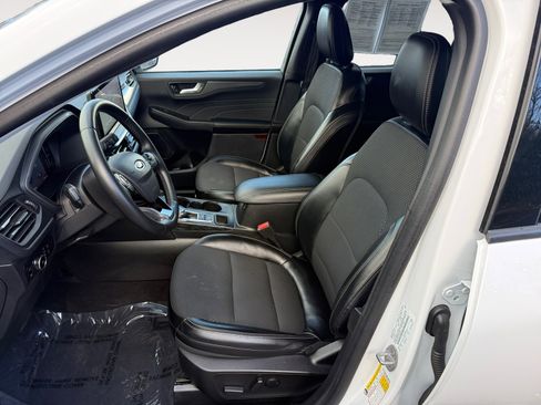 Certified 2023 Ford Escape SE image 10