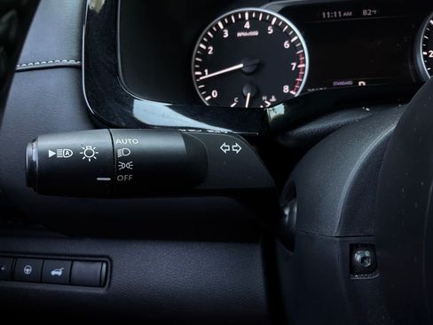 Used 2025 Nissan Pathfinder SV FWD image 37