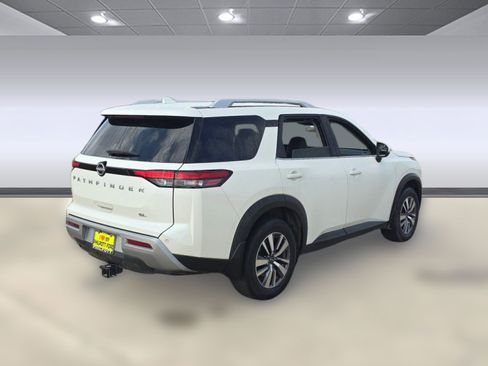 Used 2024 Nissan Pathfinder SL image 8