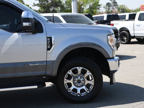 Used 2022 Ford F250 Lariat w/ Lariat Ultimate Package AWD/4WD image 3