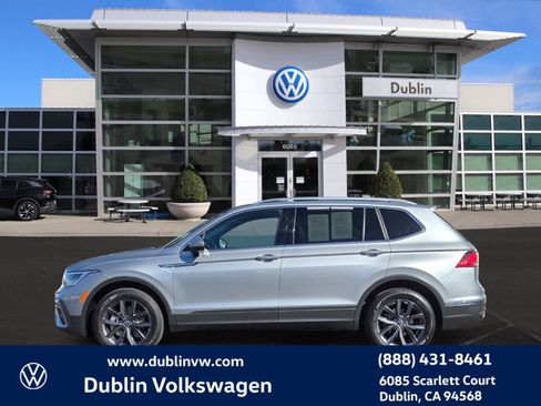 Certified 2022 Volkswagen Tiguan SE w/ Panoramic Sunroof Package image 7