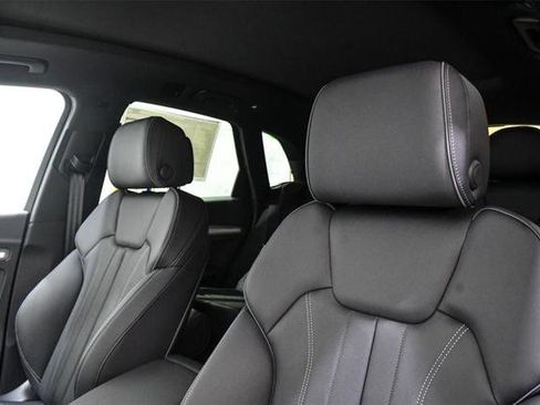 Certified 2025 Audi Q5 2.0T Premium w/ Convenience Plus Package image 37