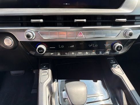 Certified 2024 Kia Telluride S w/ S Sunroof Package AWD/4WD image 21