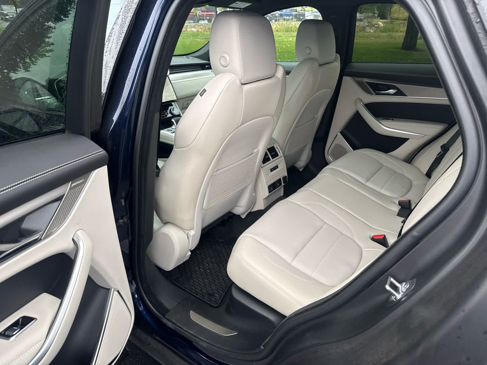 Used 2026 Jaguar F-PACE R-Dynamic S AWD/4WD image 11