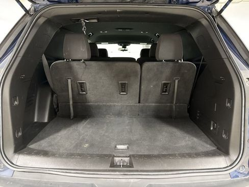 Used 2023 Chevrolet Traverse LT FWD image 24