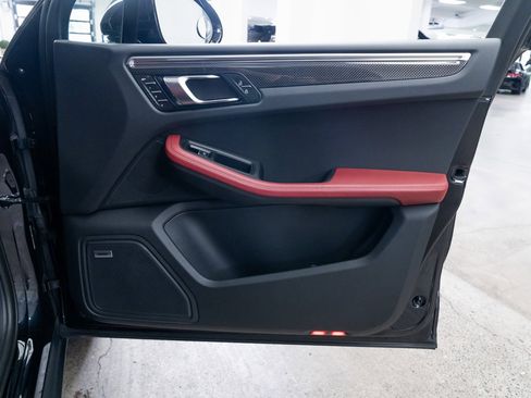 Used 2023 Porsche Macan S image 24