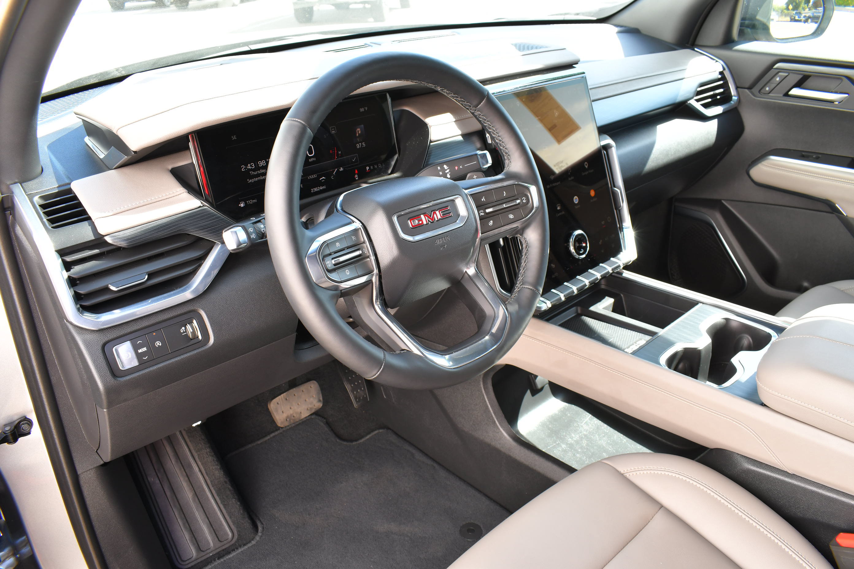 Used 2026 GMC Acadia Elevation w/ Elevation Premium Package FWD image 13