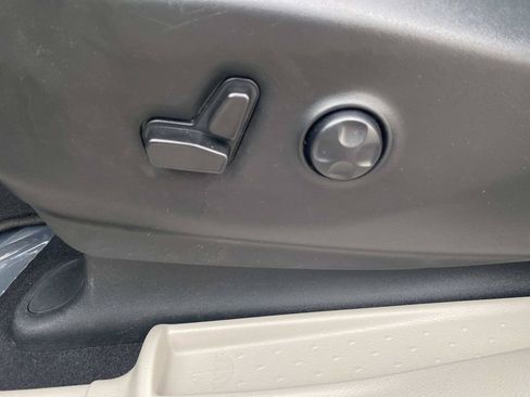 Used 2023 Chrysler Pacifica Touring-L FWD image 20