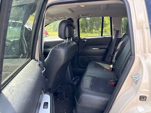 Used 2017 Jeep Compass Latitude AWD/4WD image 9