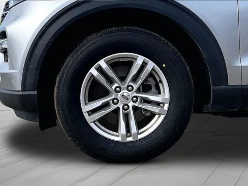 Certified 2023 Ford Explorer XLT w/ Equipment Group 202A image 9