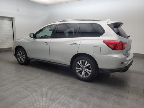 Used 2019 Nissan Pathfinder SV image 3
