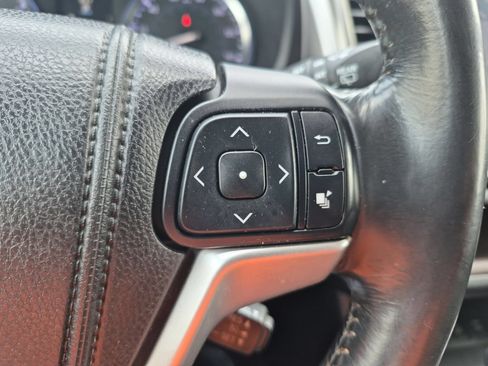 Used 2014 Toyota Highlander XLE AWD/4WD image 15