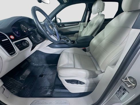 Certified 2023 Porsche Cayenne Platinum Edition AWD/4WD image 5