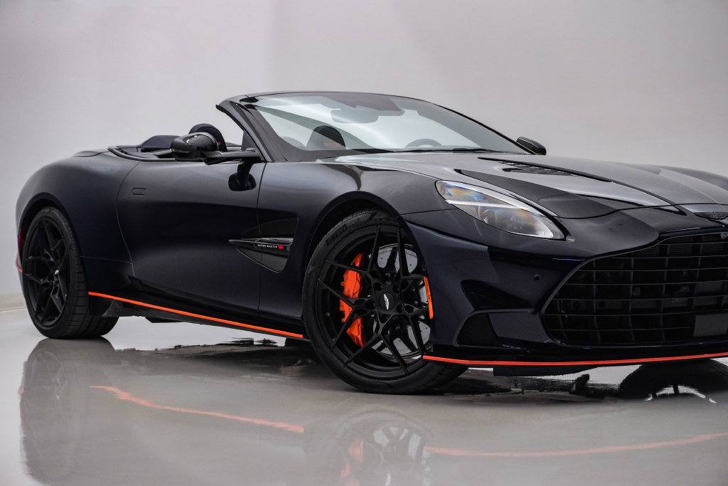 Used 2026 Aston Martin Vanquish Convertible RWD image 2