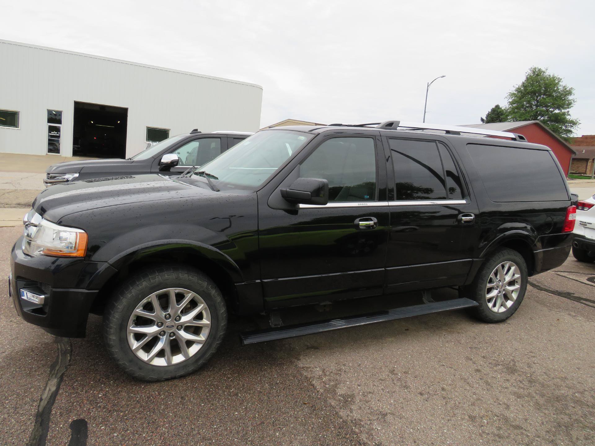 Used 2017 Ford Expedition EL Limited w/ Equipment Group 301A AWD/4WD image 1