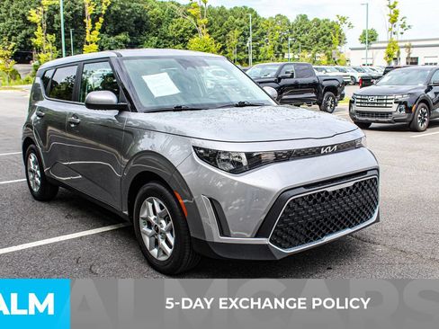 Used 2025 Kia Soul LX w/ LX Technology Package FWD image 3