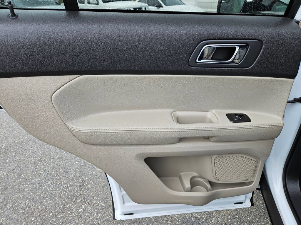 Used 2015 Ford Explorer FWD image 13