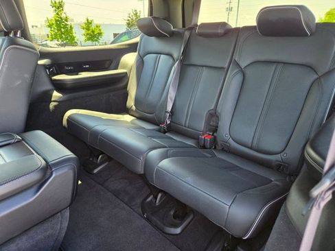 Used 2022 Jeep Grand Wagoneer Series II AWD/4WD image 11