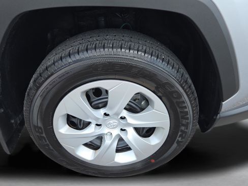 Certified 2025 Toyota RAV4 LE FWD image 32