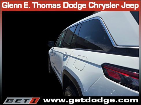 Used 2022 Jeep Grand Cherokee Limited 4xe w/ Luxury Tech Group II AWD/4WD image 12