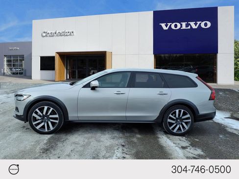 Certified 2023 Volvo V90 B6 Cross Country Plus w/ Climate Package image 5