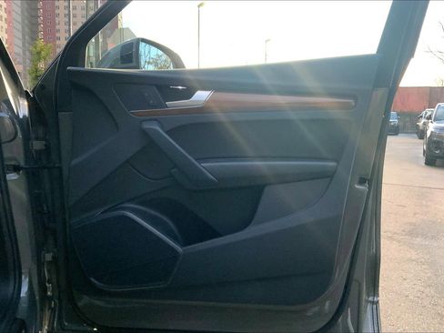 Used 2023 Audi Q5 2.0T Premium w/ Convenience Package image 22