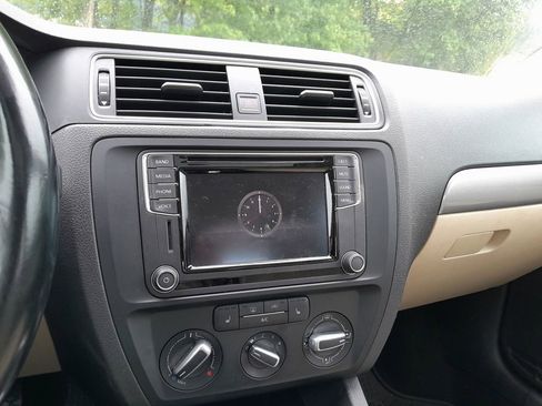 Used 2017 Volkswagen Jetta SE FWD image 22