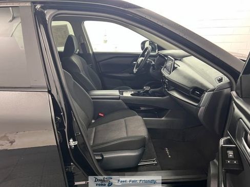 Used 2025 Nissan Rogue SV image 38