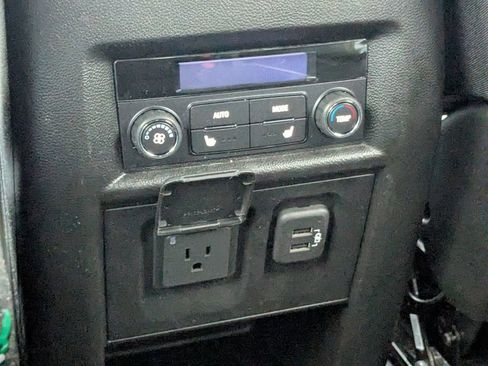 Used 2023 Chevrolet Traverse Premier image 17