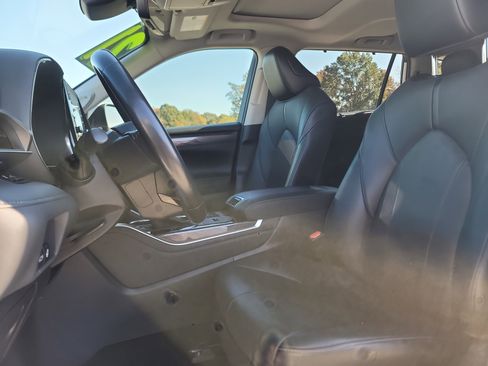 Used 2021 Toyota Highlander Limited image 20