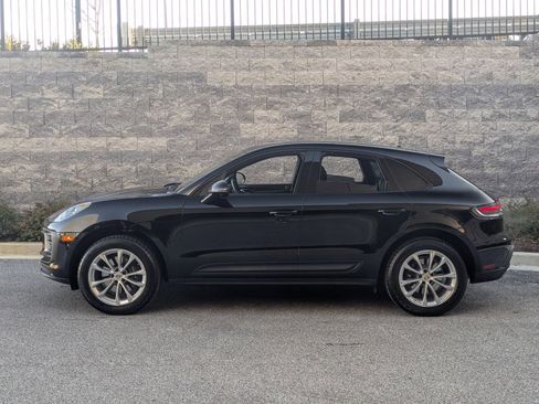 Certified 2025 Porsche Macan AWD/4WD image 2