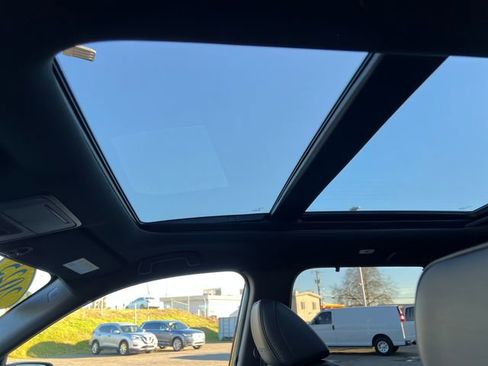 Certified 2025 Honda Pilot Black Edition image 31