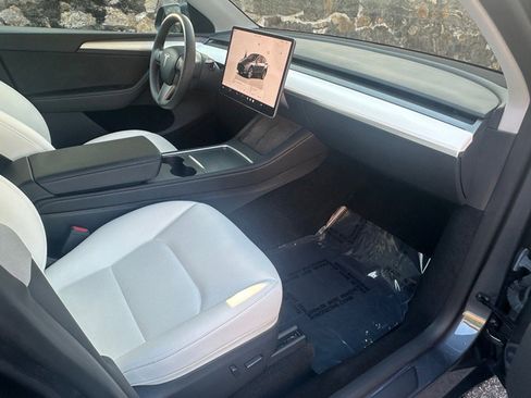 Used 2023 Tesla Model Y Long Range image 45