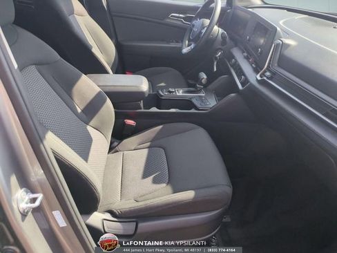 Used 2025 Kia Sportage LX AWD/4WD image 25