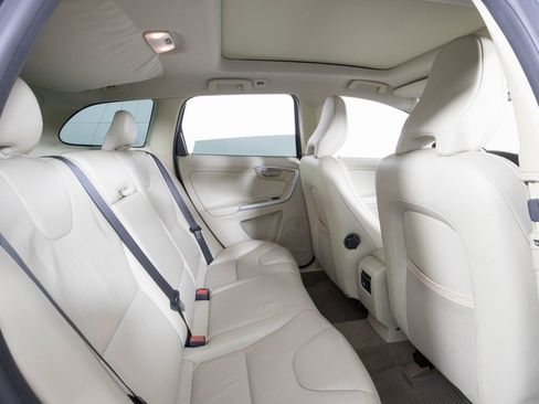 Used 2010 Volvo XC60 T6 image 17