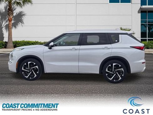 Used 2024 Mitsubishi Outlander SEL Black Edition FWD image 3