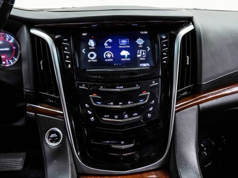 Used 2020 Cadillac Escalade Luxury AWD/4WD image 27