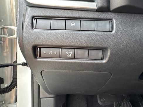 Used 2023 Nissan Rogue SV AWD/4WD image 15