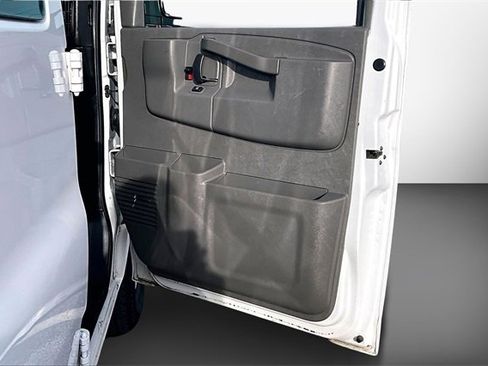 Used 2019 GMC Savana 2500 image 17
