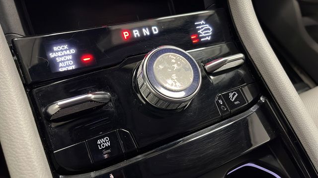 Used 2023 Jeep Grand Cherokee Overland w/ Luxury Tech Group IV AWD/4WD image 19