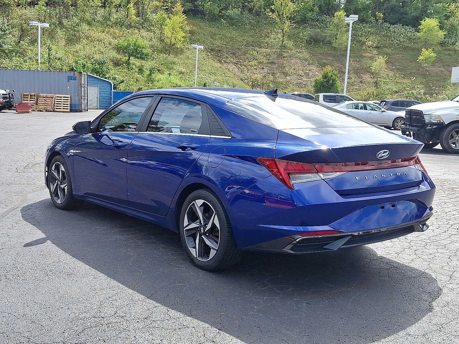 Used 2021 Hyundai Elantra SEL w/ Convenience + Premium Package FWD image 4