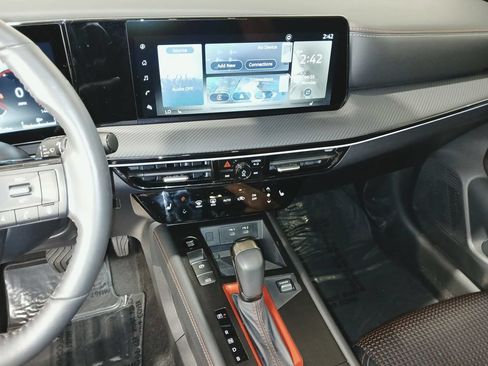 Used 2025 Nissan Kicks SR w/ SR Premium Package AWD/4WD image 19