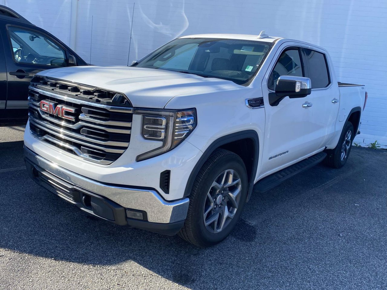 Used 2022 GMC Sierra 1500 SLT AWD/4WD image 3