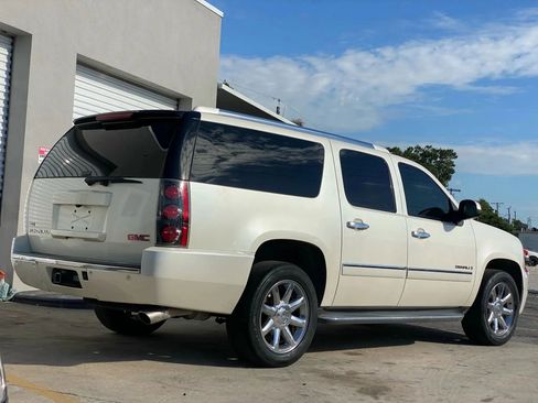 Used 2009 GMC Yukon XL Denali image 3