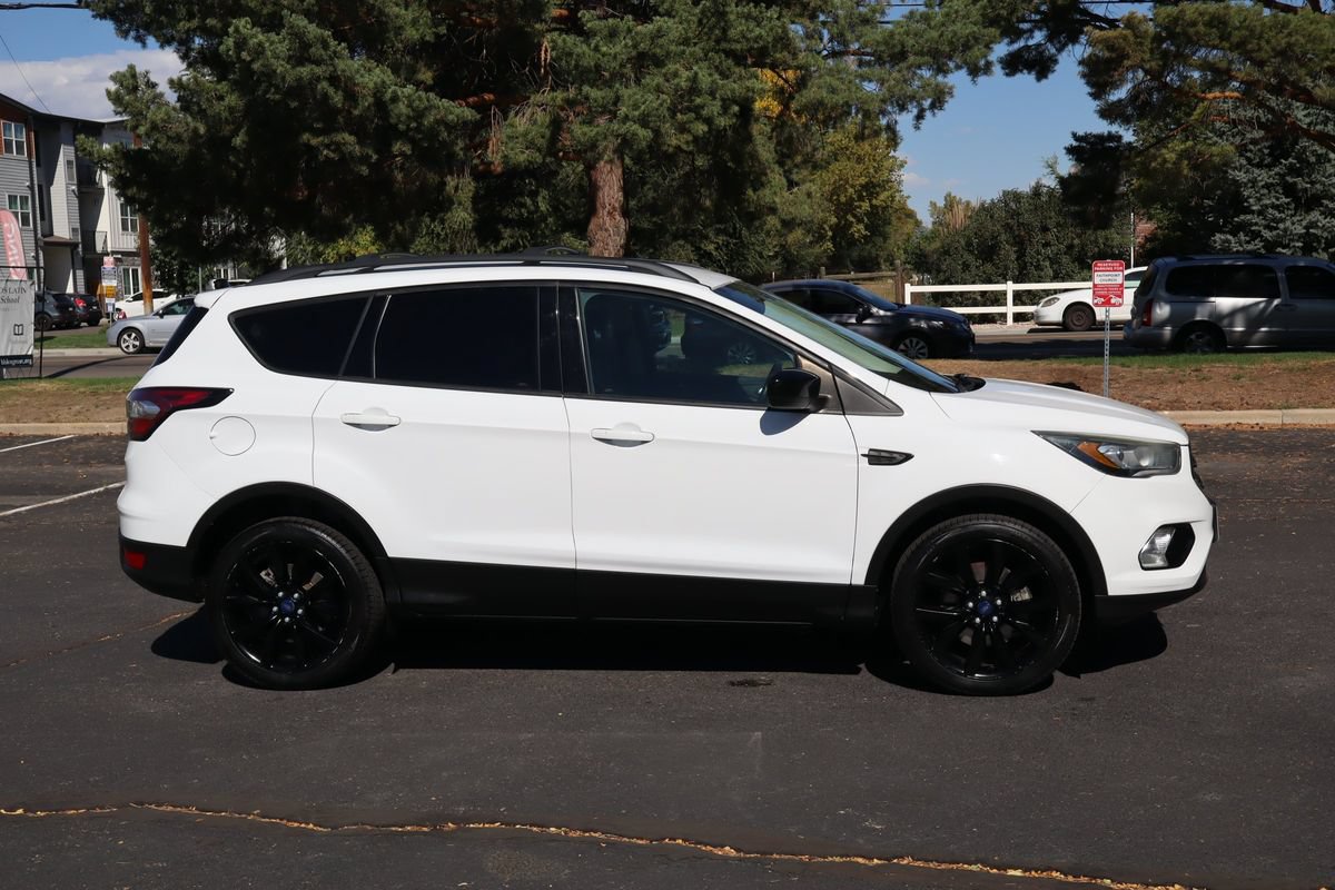 Used 2017 Ford Escape SE w/ Equipment Group 201A AWD/4WD image 3