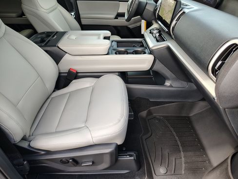 New 2027 Ford Expedition Active RWD image 26