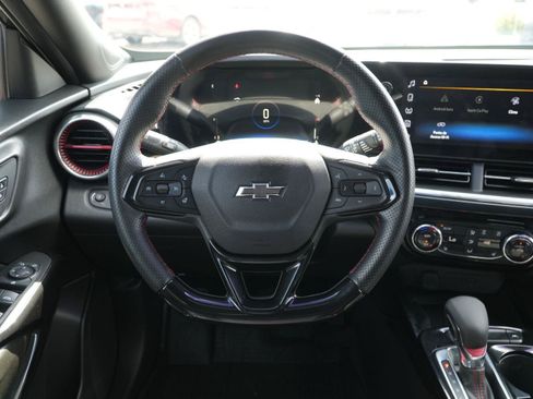 Used 2024 Chevrolet Trax RS w/ Sunroof Package FWD image 21