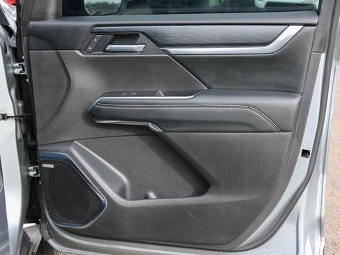 Used 2025 GMC Acadia Elevation image 16