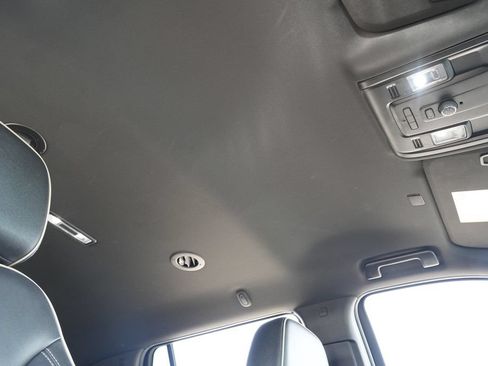 Used 2024 GMC Yukon SLT RWD image 25