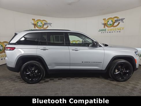 Used 2023 Jeep Grand Cherokee Altitude image 10